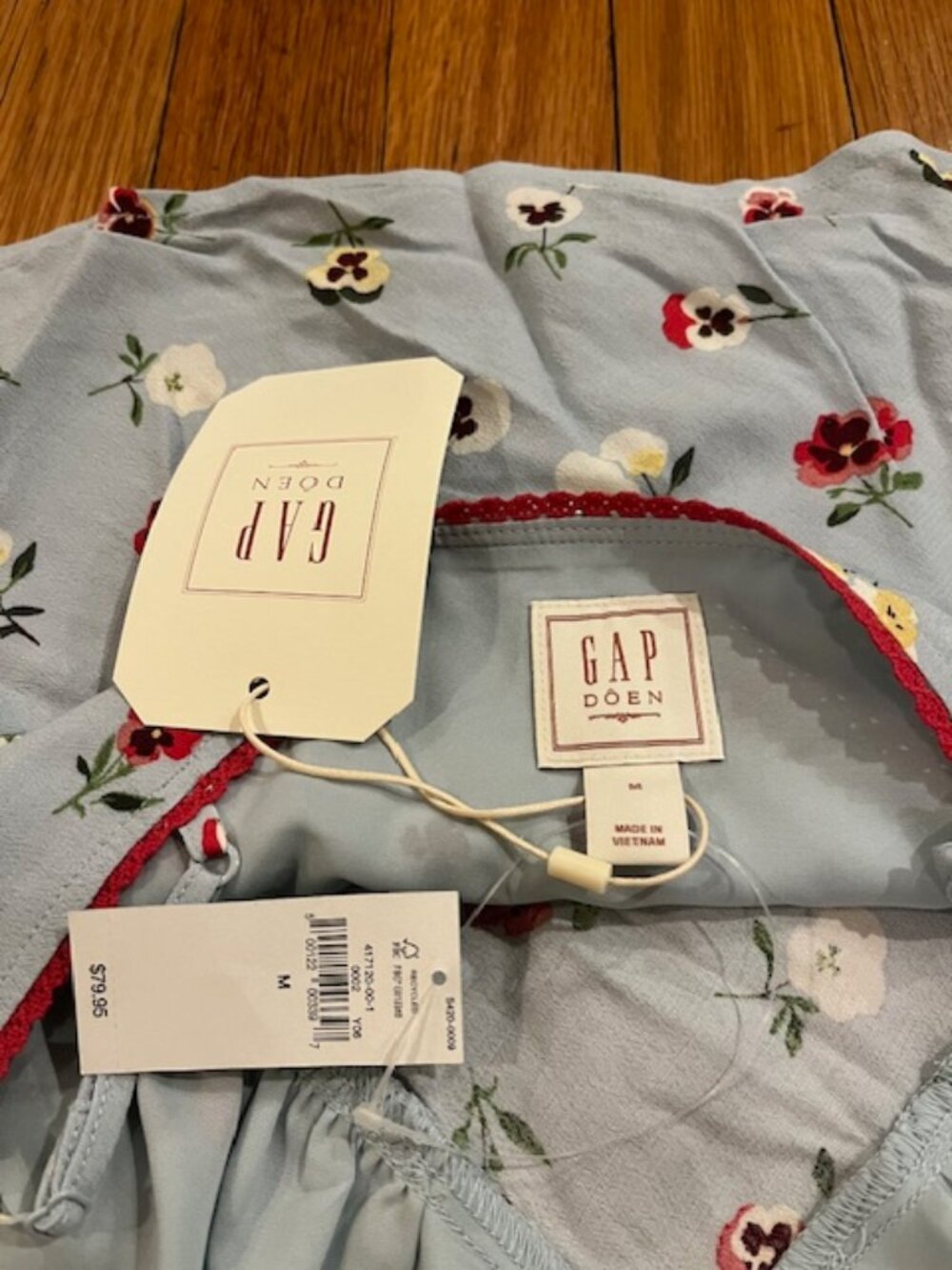 Gap x DÔEN Floral Cropped Cami Tank | Blue Pansy Print Red Trim | Size M | NWT - Picture 6 of 7